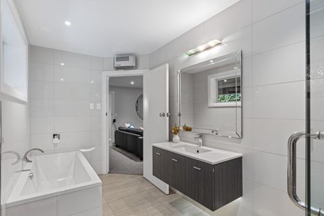 Photo of property in 21a Castor Bay Road, Castor Bay, Auckland, 0620