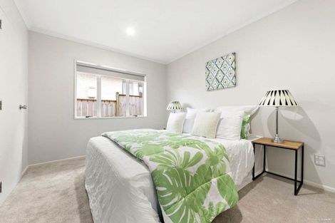 Photo of property in 22 Seresin Crescent, Flat Bush, Auckland, 2016