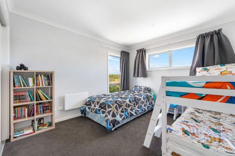 Photo of property in 1 Vaucluse Heights, Fitzherbert, Palmerston North, 4410