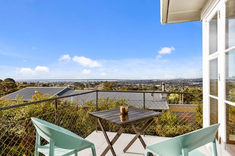 Photo of property in 8 Fairmount Road, Titirangi, Auckland, 0604