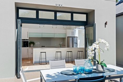 Photo of property in 105 Gladstone Road South, Dalmore, Dunedin, 9010