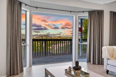 Photo of property in 7 Kerlin Crescent, West Harbour, Auckland, 0618