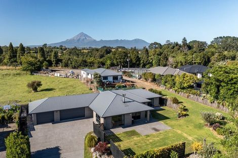 Photo of property in 21b Heta Road, Highlands Park, New Plymouth, 4312