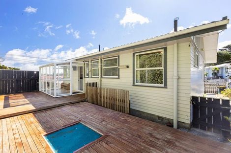 Photo of property in 96 Beazley Avenue, Paparangi, Wellington, 6037