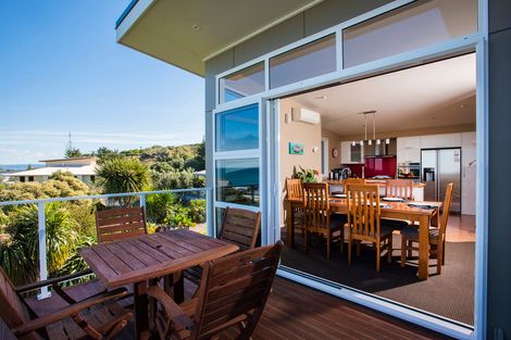 Photo of property in 30 Sirrah Street, Okitu, Gisborne, 4010