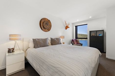 Photo of property in 16 Highlands Close, Queenstown, 9300