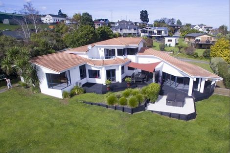 Photo of property in 6b Jayar Heights, Bombay, 2675