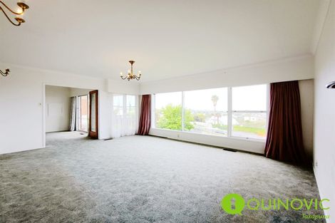Photo of property in 520 Glenfield Road, Glenfield, Auckland, 0629