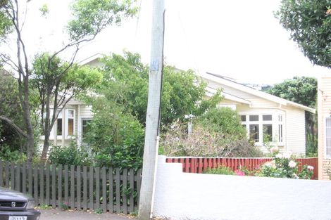 Photo of property in 16 Chatham Street, Berhampore, Wellington, 6023