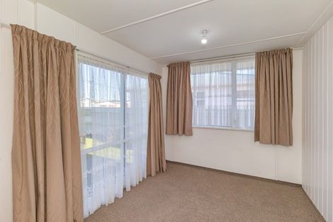 Photo of property in 39 Karaka Crescent, Levin, 5510