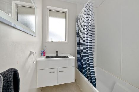 Photo of property in 16 Oaklands Grove, Clouston Park, Upper Hutt, 5018