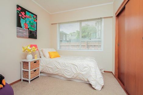 Photo of property in 1/5 Cezanne Place, New Lynn, Auckland, 0600