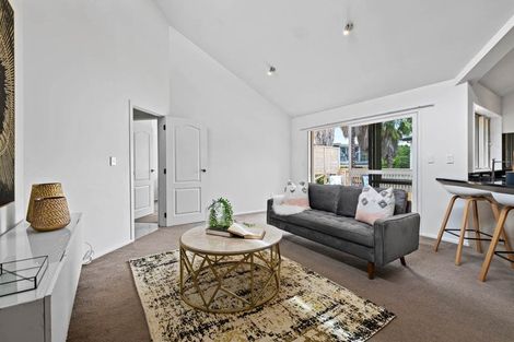 Photo of property in 14 Kinleith Way, Albany, Auckland, 0632