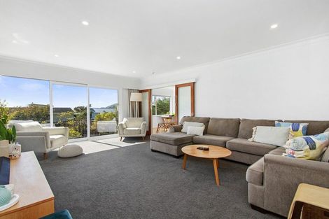 Photo of property in 37 Sunrise Boulevard, Tawa, Wellington, 5028