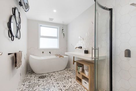 Photo of property in 27 Cromwell Point, Newlands, Wellington, 6037