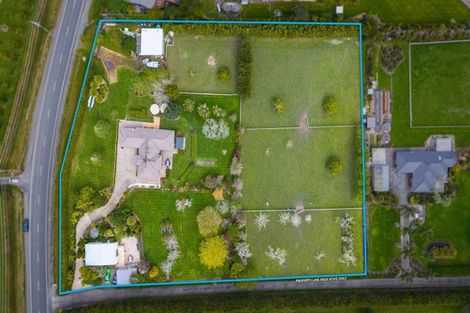 Photo of property in 175 Oraha Road, Kumeu, 0892