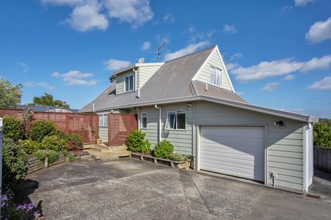 Photo of property in 14 Seaglen Place, Botany Downs, Auckland, 2010