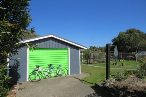 Photo of property in 23 Ngahue Crescent, Carters Beach, Westport, 7825