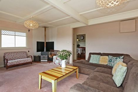 Photo of property in 17 Selwyn Road, Hospital Hill, Napier, 4110