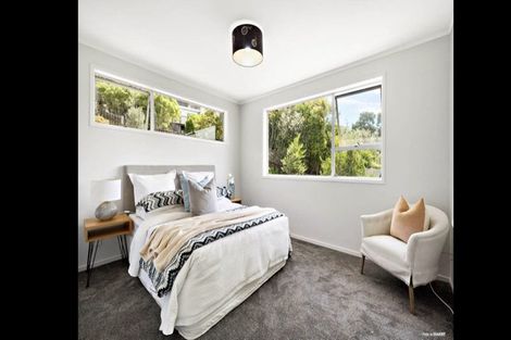 Photo of property in 2/7 Malters Place, Browns Bay, Auckland, 0630