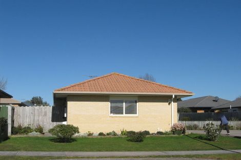 Photo of property in 43 Carisbrook Crescent, Papakura, 2110