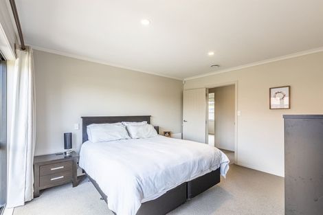 Photo of property in 24 Brooklyn Heights Drive, Kelvin Grove, Palmerston North, 4414