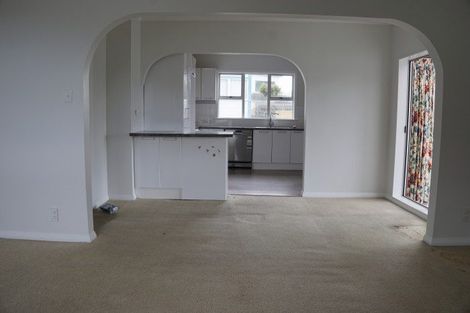 Photo of property in 109 Queens Drive, Lyall Bay, Wellington, 6022