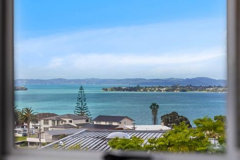 Photo of property in 3 Pounamu Place, Shelly Park, Auckland, 2014