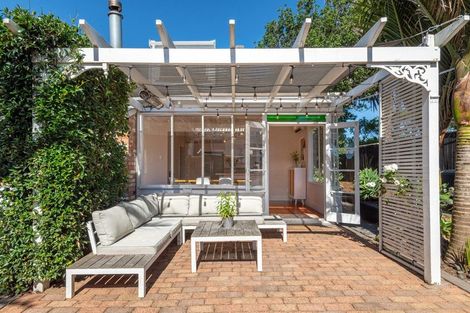 Photo of property in 1/157 Glenfield Road, Hillcrest, Auckland, 0626