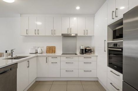 Photo of property in Apollo Apartments, 201/46 Rosedale Road, Rosedale, Auckland, 0632
