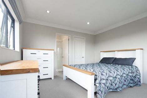 Photo of property in 1 Mana Lane, Pinehill, Auckland, 0632