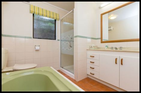 Photo of property in 2 Woodford Way, Crofton Downs, Wellington, 6035