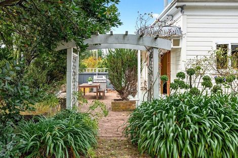 Photo of property in 93 Regent Street, Martinborough, 5711