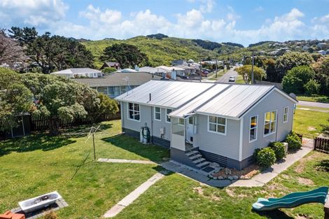 Photo of property in 31 Whanga Crescent, Titahi Bay, Porirua, 5022