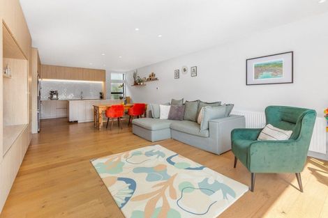 Photo of property in 5 Jean Caldwell Way, Island Bay, Wellington, 6023