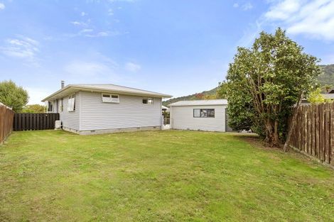 Photo of property in 18 Omaha Grove, Totara Park, Upper Hutt, 5018