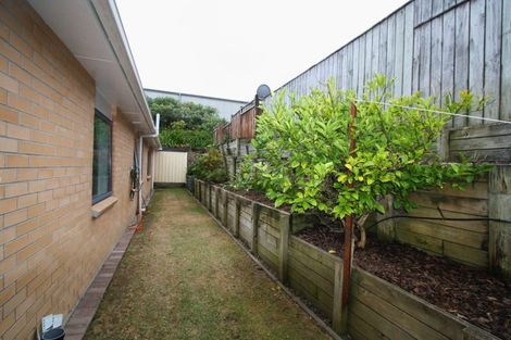 Photo of property in 9b Simons Street, Moturoa, New Plymouth, 4310