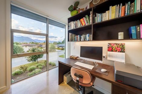 Photo of property in 10 Bevan Place, Wanaka, 9305