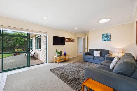 Photo of property in 8 Amesbury Rise, Henderson, Auckland, 0612