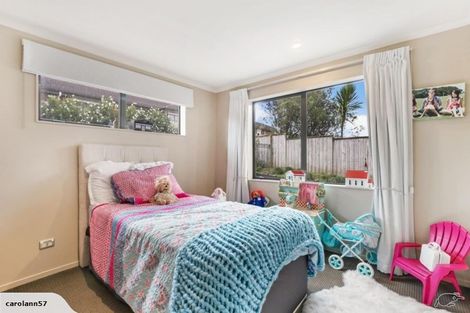 Photo of property in 2 Ellivani Rise, Pukekohe, 2120