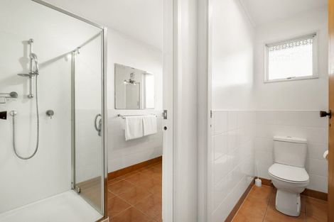 Photo of property in 3 Tesla Place, Totara Vale, Auckland, 0629