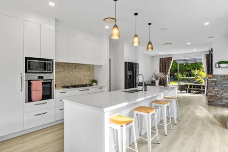 Photo of property in 8 Somerset Place, Stanmore Bay, Whangaparaoa, 0932