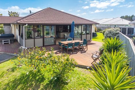 Photo of property in 38 Titoki Road, Waikanae Beach, Waikanae, 5036