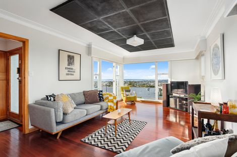 Photo of property in 8 Fairmount Road, Titirangi, Auckland, 0604