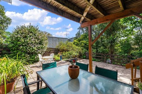 Photo of property in 98 Tiroroa Avenue, Te Atatu South, Auckland, 0610