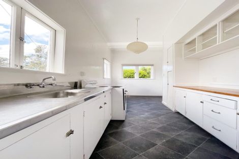 Photo of property in 2/1 Heathglen Place, Bayview, Auckland, 0629