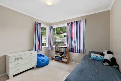 Photo of property in 165a Newlands Road, Newlands, Wellington, 6037