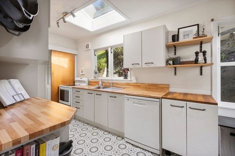 Photo of property in 10 Liddel Grove, Island Bay, Wellington, 6023