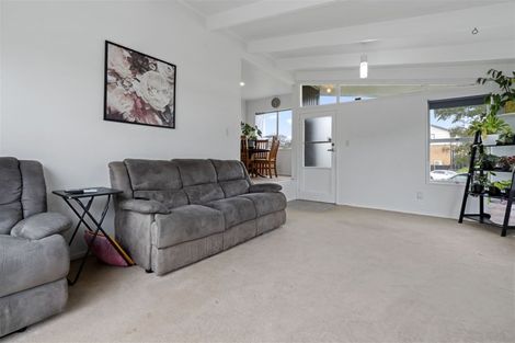 Photo of property in 6 Chisholm Place, Mangere East, Auckland, 2024