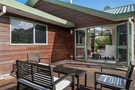 Photo of property in 43 Unsworth Drive, Unsworth Heights, Auckland, 0632